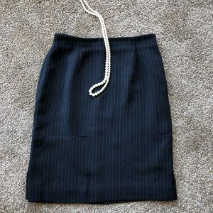 Jones Wear Petite Black pinstriped Skirt Size 8P